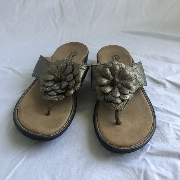 Clarks Shoes - Tan Clarks bendables flip flop sandals with flower